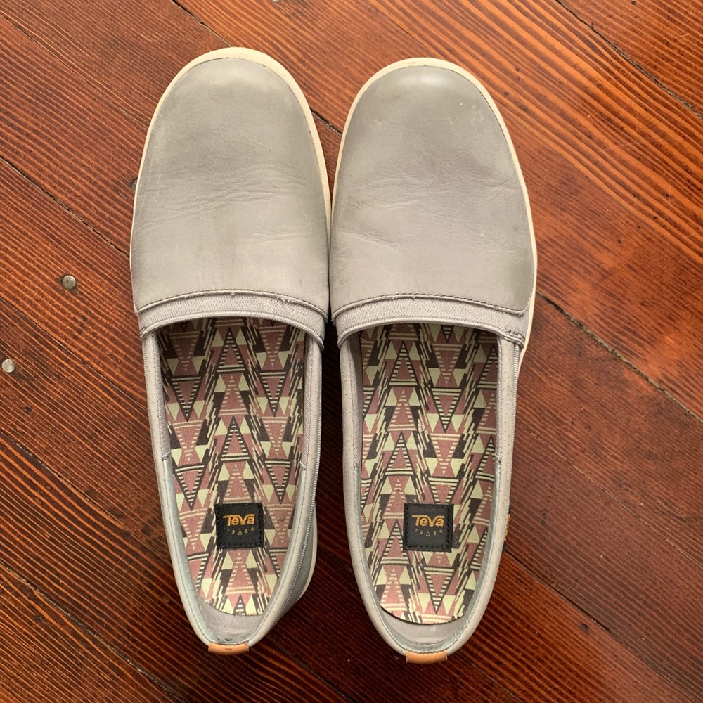 Women’s teva leather slip on slipper size 9